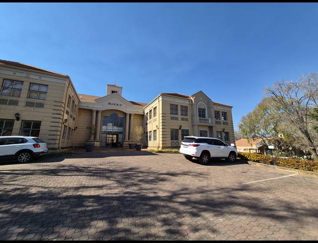 175M² OFFICE TO LET IN DUNKELD WEST
